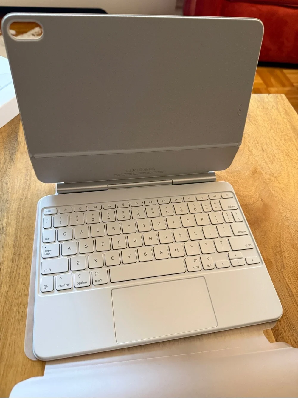 Apple Magic Keyboard: Keyboard and Case for iPad Air 11-inch -White
